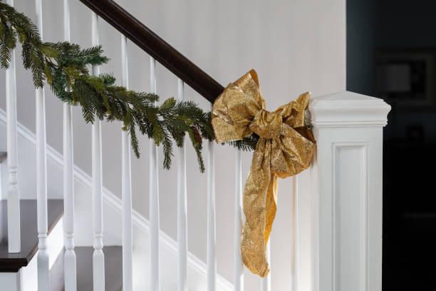 5 Ide Dekorasi Tangga dengan Garland Natal, Cantik dan Instagramable!