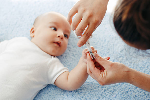 Perbandingan Alat Kikir Kuku Bayi Elektrik & Manual, Mana yang Paling Tepat untuk Kuku Newborn?
