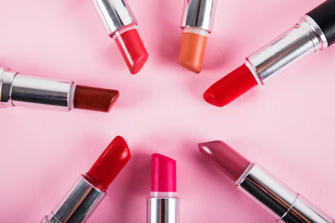 Mengintip Tren Lipstick Anak Muda 2025, Pakai Warna Cerah dan Natural!