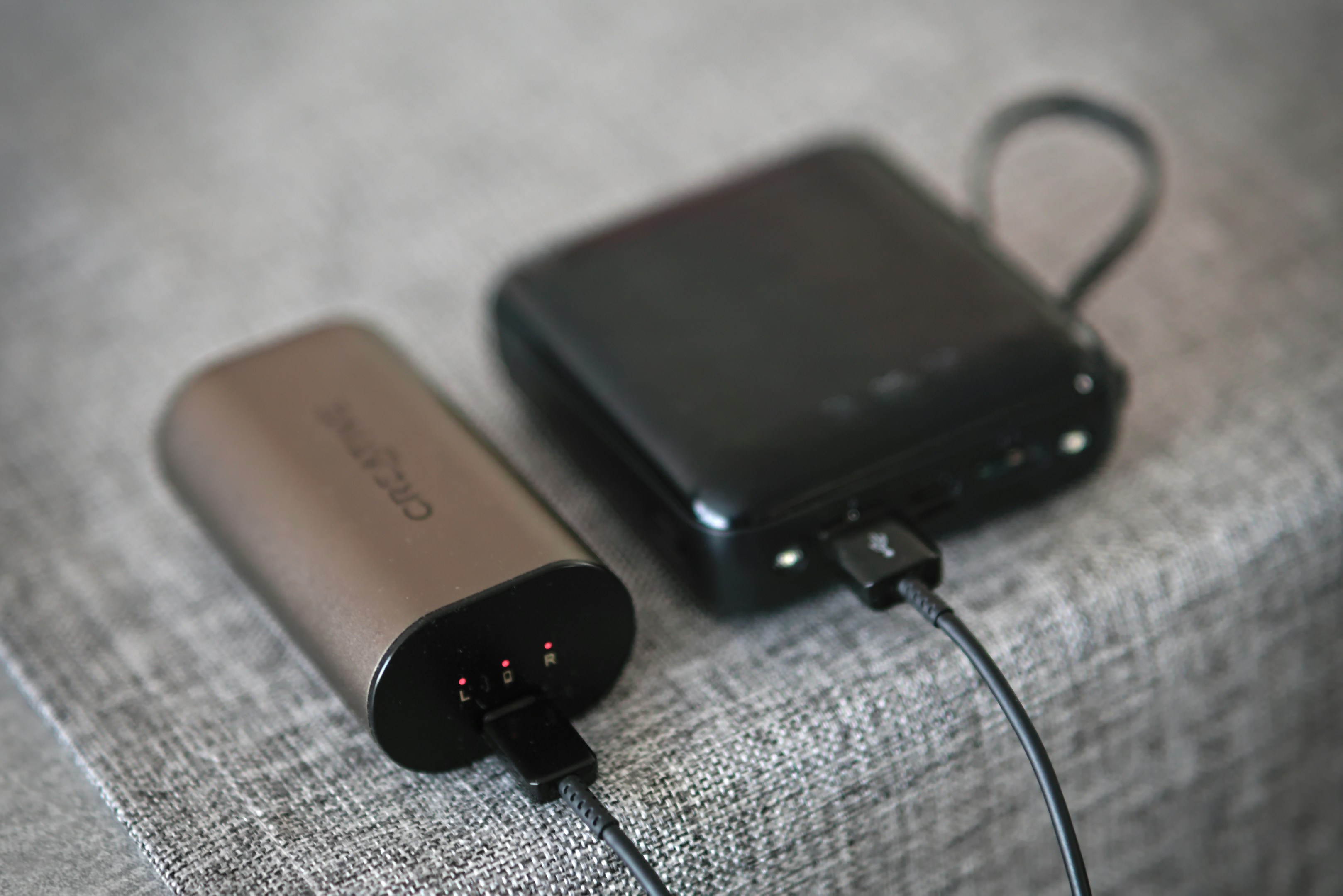 Seukuran Lipstik! Power Bank 5.000 mAh Mini untuk Tas Kecil dan Saku