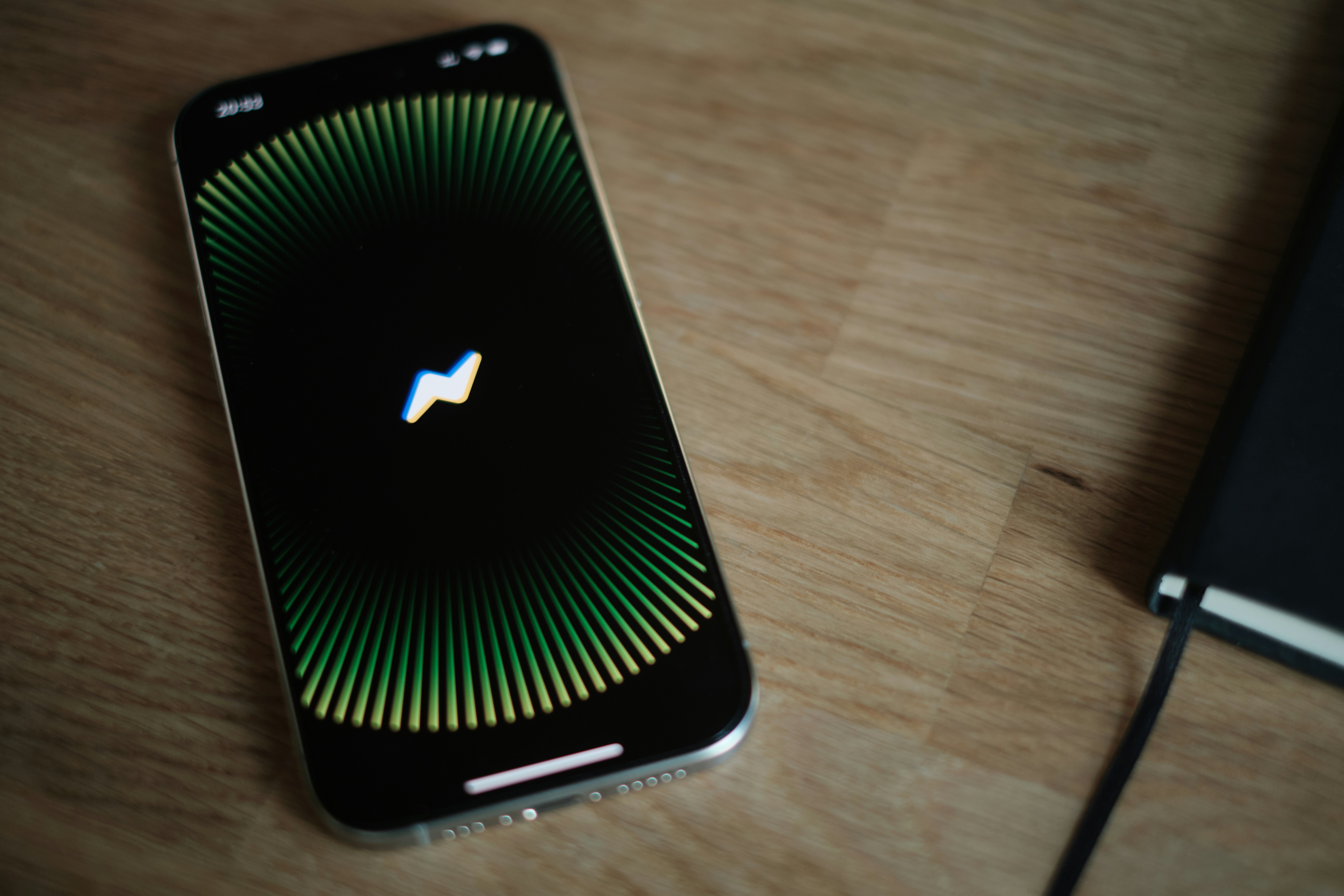 Amankah Fast Charging untuk Baterai iPhone Lama? Pilih Adapter Type-C MFi Wajib Ini