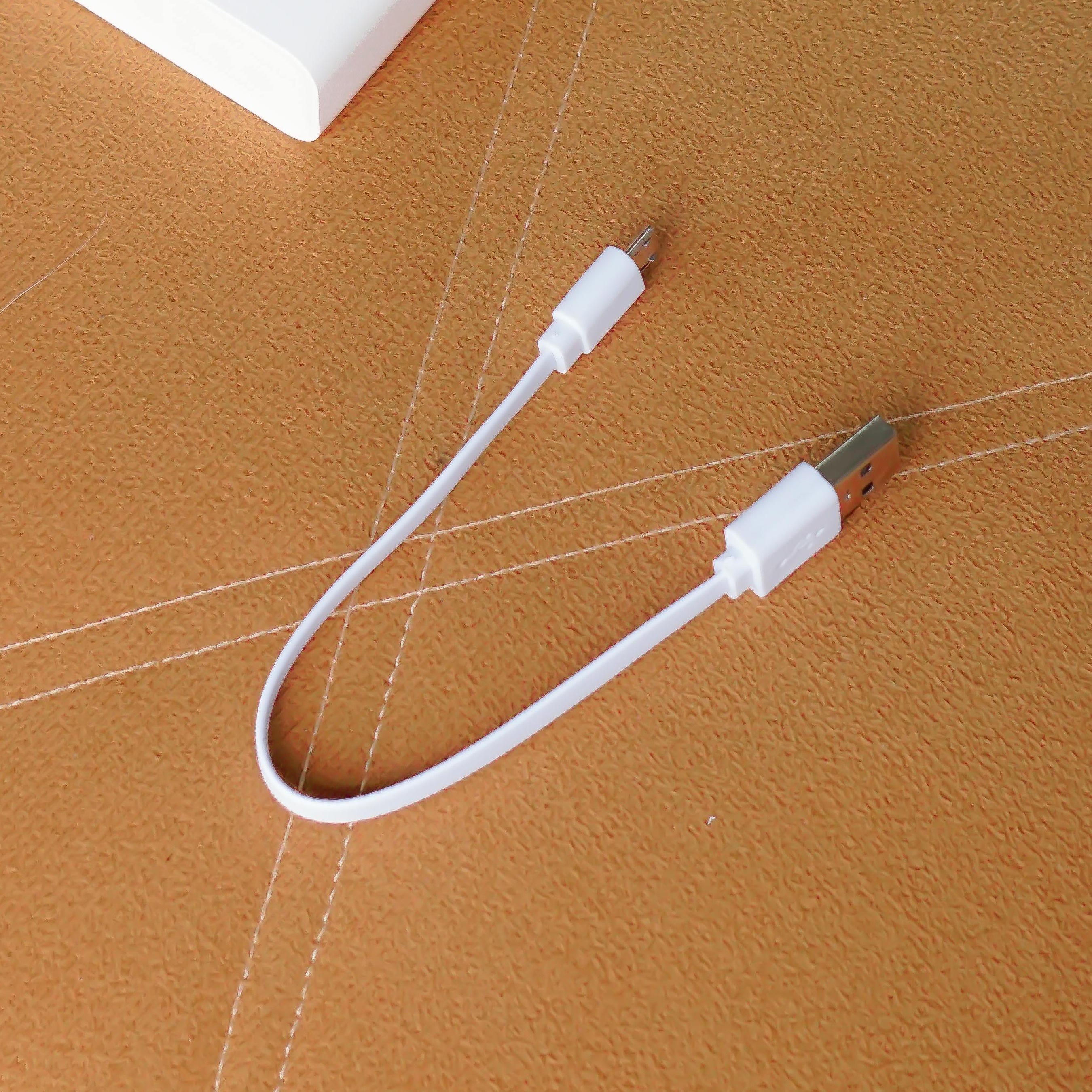 Mitos atau Fakta USB Kabel Pipih Lebih Unggul dari Kabel Biasa, Jawabannya Bikin Kamu Kaget