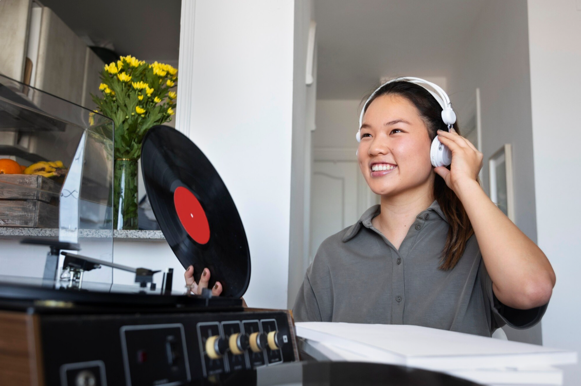 5 Cara Asyik Menikmati Musik Favorit di Rumah