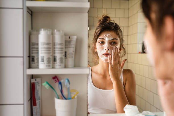 7 Cara Memilih Face Wash yang Tepat untuk Kulit Berjerawat