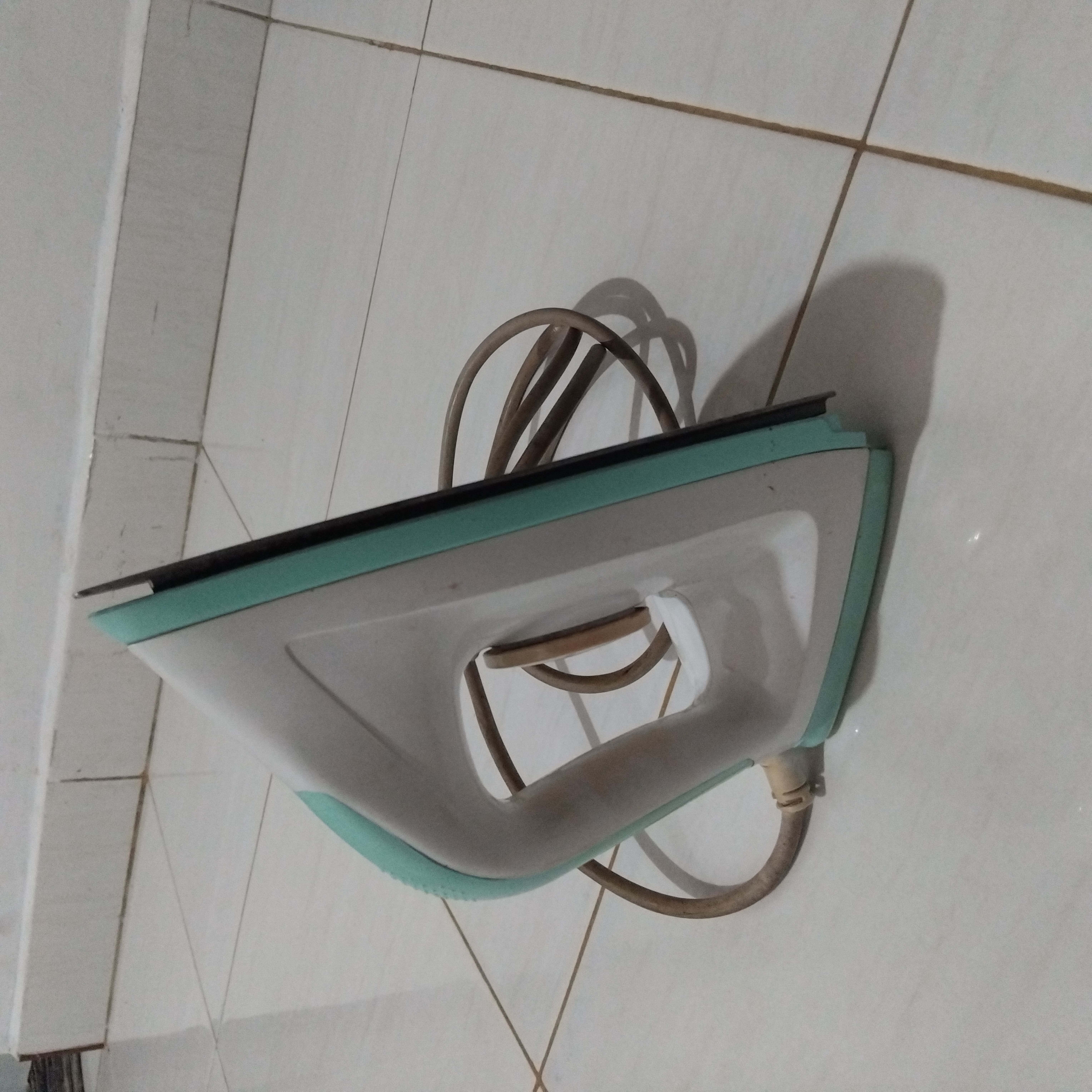 Review Setrika Miyako: Rekomendasi Setrika Murah Berkualitas untuk Rumah Tangga