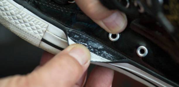 5 Tips Mengelem Sneakers Kamu Biar Nggak Rusak Lagi