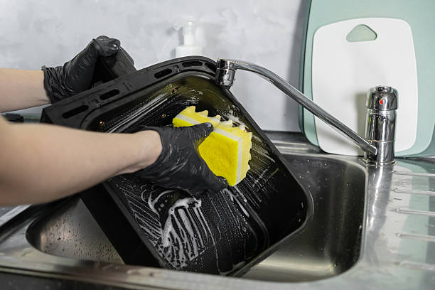 Cara Ampuh Menghilangkan Bau Sisa Makanan di Air Fryer