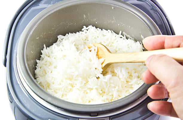 Nasi Bau di Rice Cooker? Ini Penyebab dan Solusinya