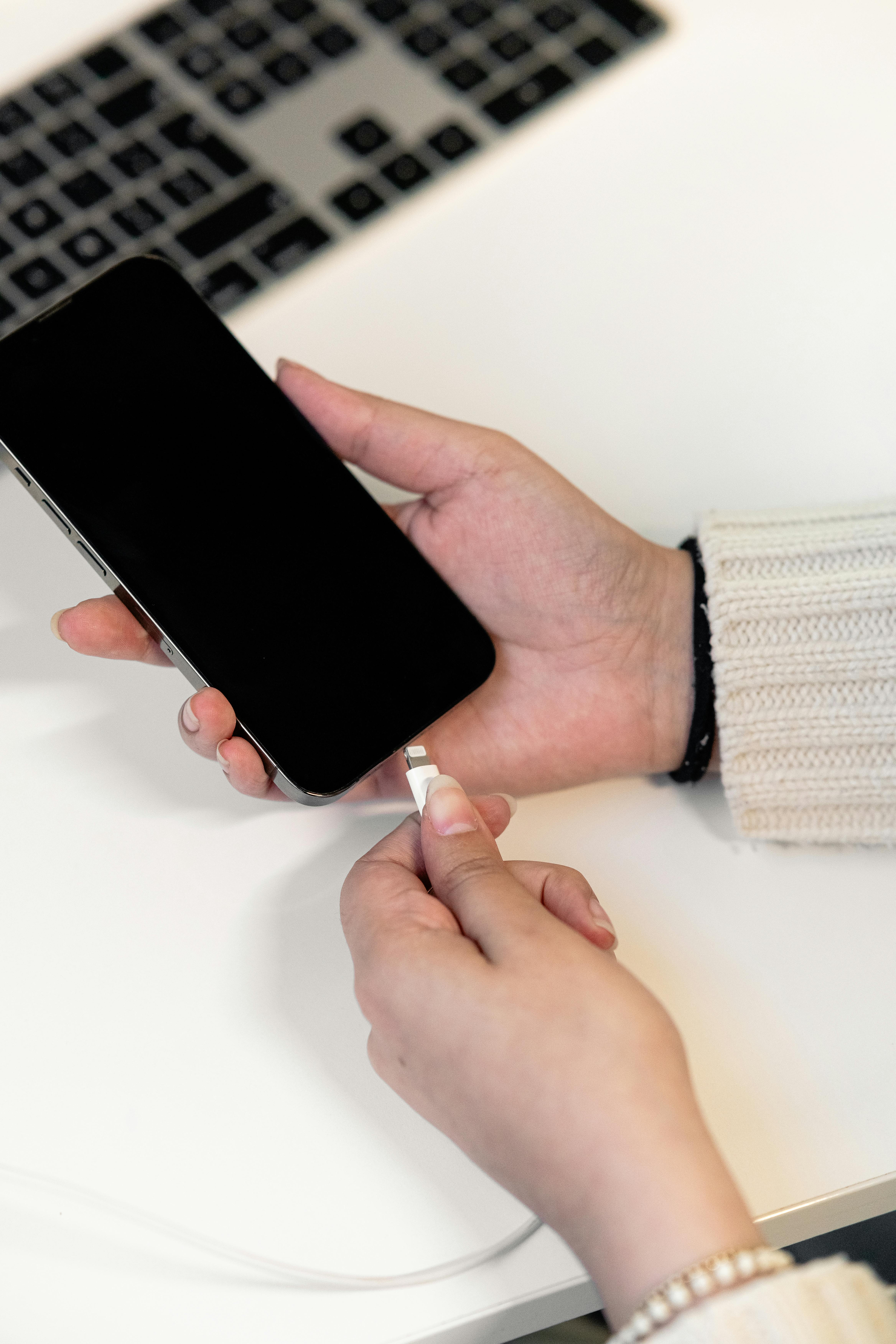 Stop Port HP Rusak! Lindungi Dengan Kabel Data Siku Terbaik Anti-Tekuk