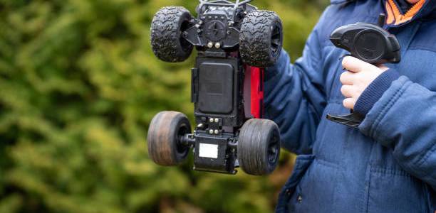 Jagoan Kecilmu Cepat Bosan di Rumah? Coba Hiburan Seru dengan Mainan Mobil Remote Control!