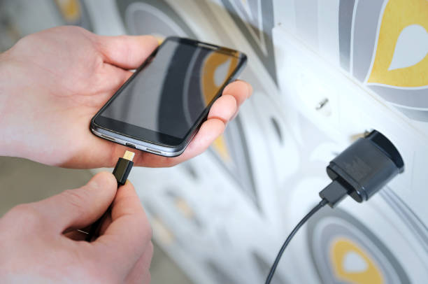 Kabel Data Fast Charging Selalu Terpasang, Apa Efeknya pada Ponsel dan Keamanan?