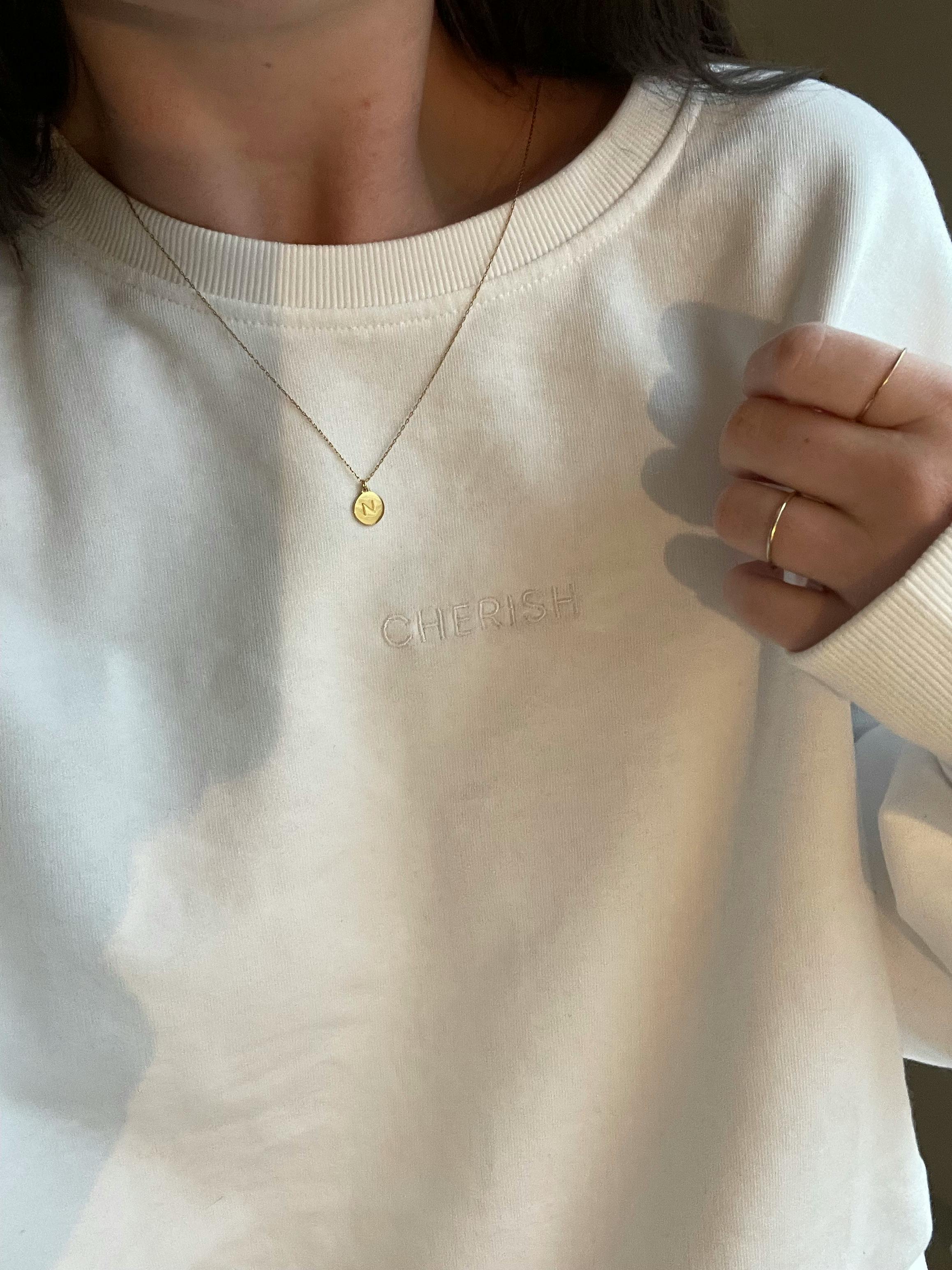 Investasi Terbaik untuk Lemari Pakaianmu! Kenapa Sweater Crewneck Tak Pernah Ketinggalan Zaman?