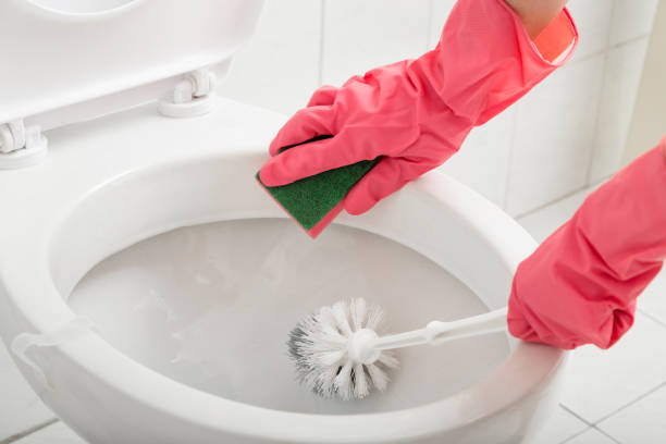 Tips Membersihkan Lantai Kamar Mandi agar Tidak Licin