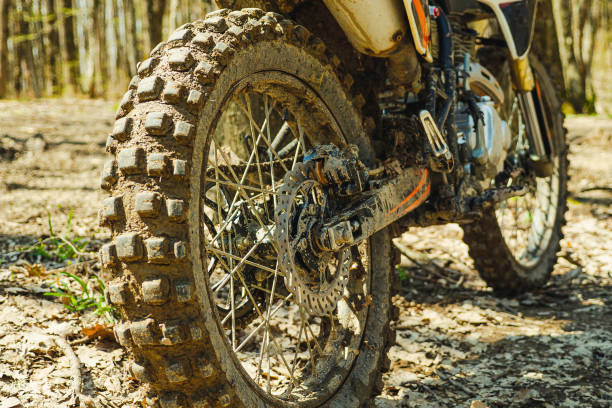 Pulang Touring Motor Penuh Lumpur? Begini Cara Gampang Membersihkannya Biar Kinclong Lagi!
