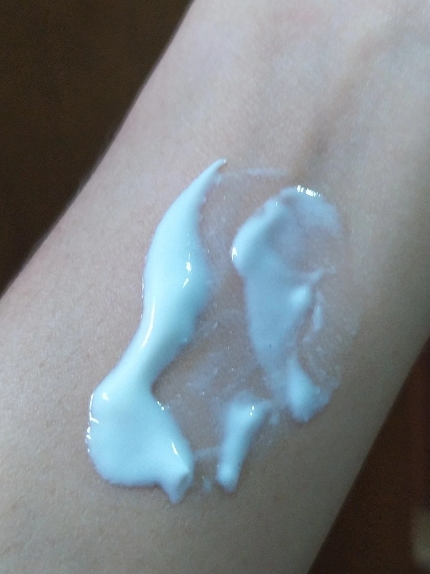 Review Vaseline Gluta Vitamin Soft + Glow, Body Serum Pencerah dengan SPF 20 untuk Kulit Glowing