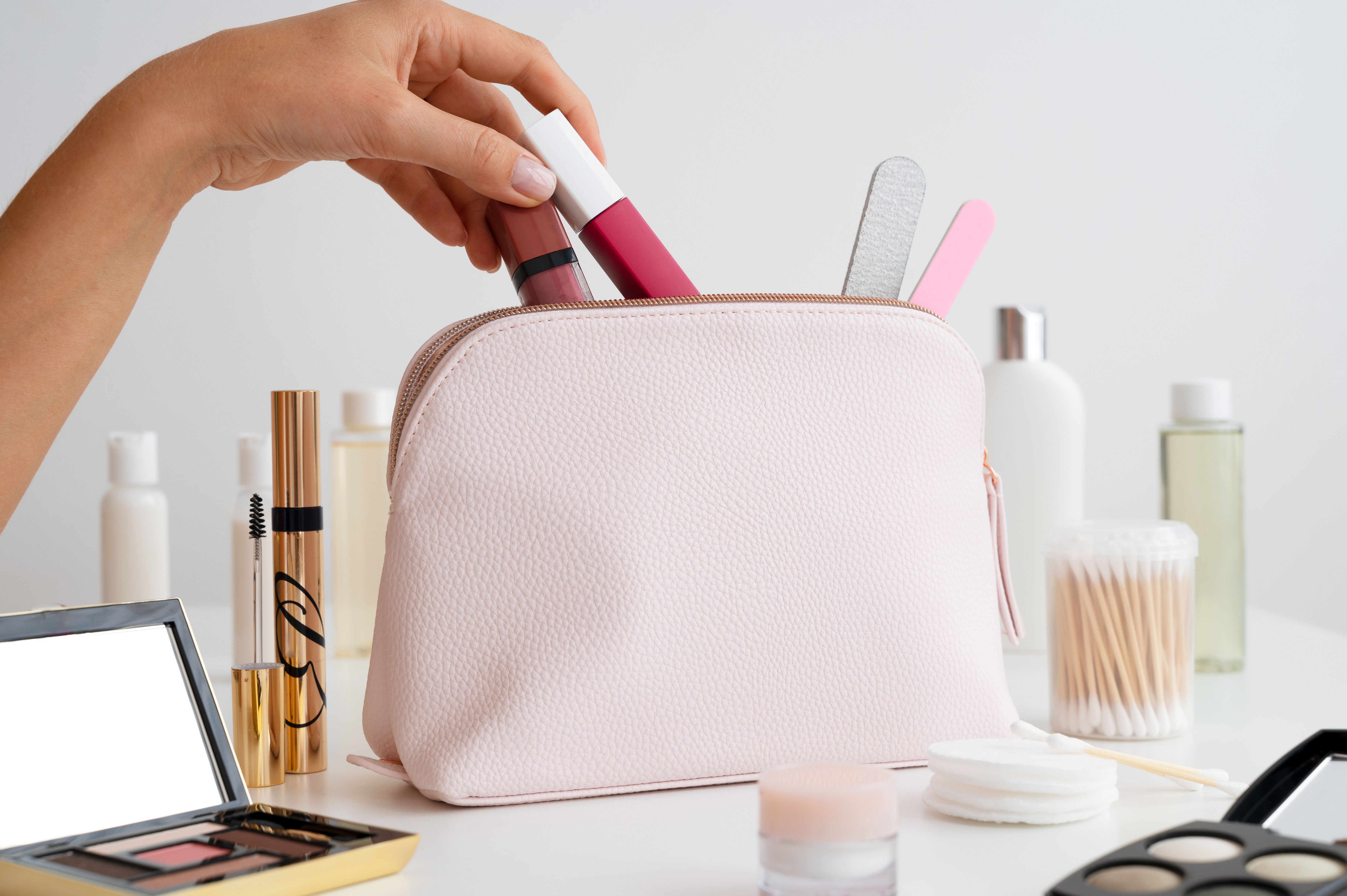 Tips Packing Makeup yang Aman Agar Tidak Berantakan Saat Traveling
