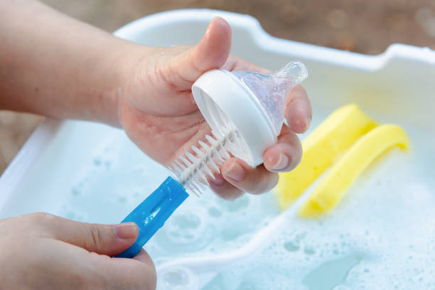 5 Kesalahan Umum Saat Mencuci Botol Susu Bayi, Perhatikan Ya Moms!