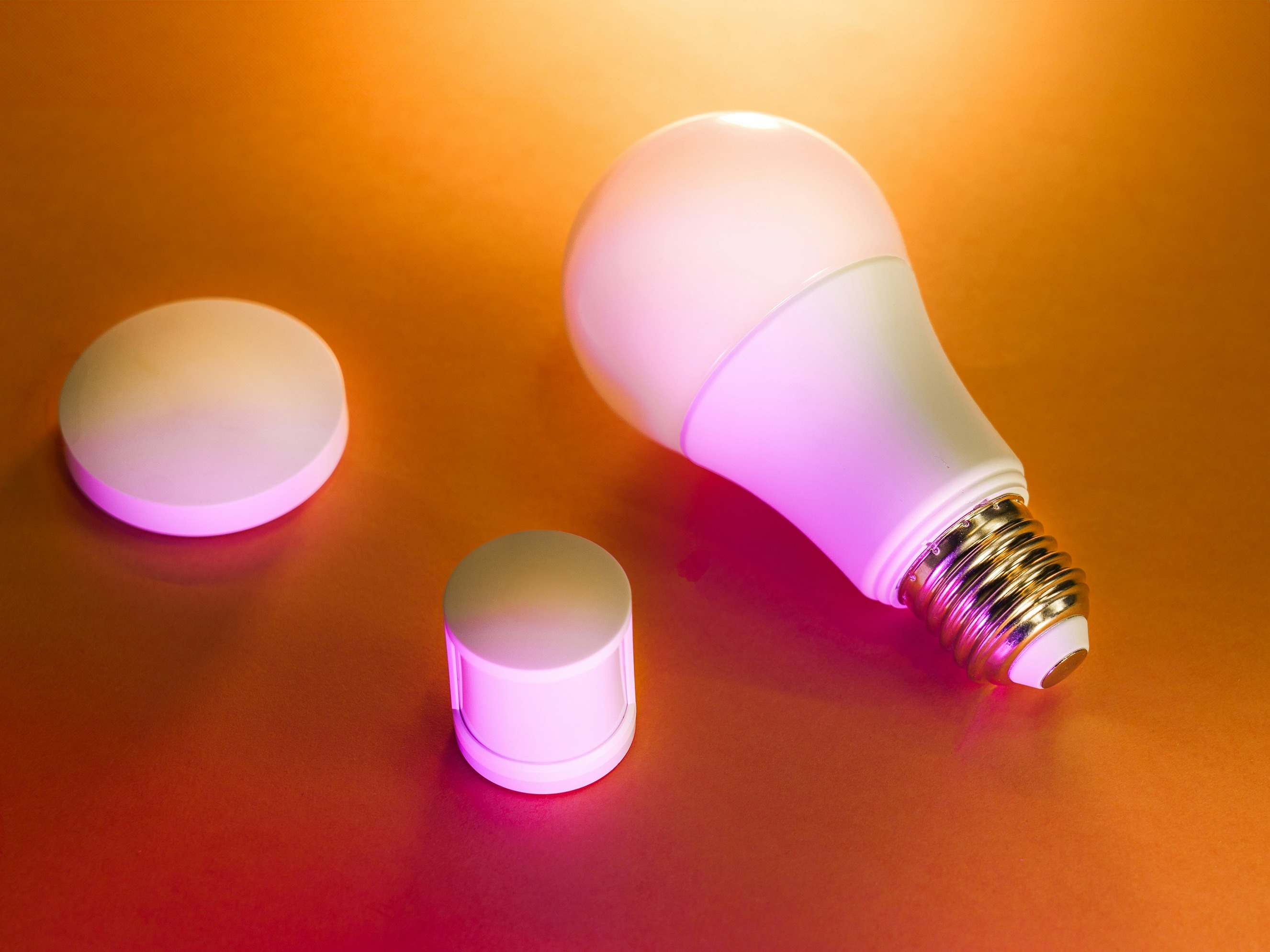 Upgrade Kamar Biasa Jadi Estetik dengan Smart LED Bulb RGB