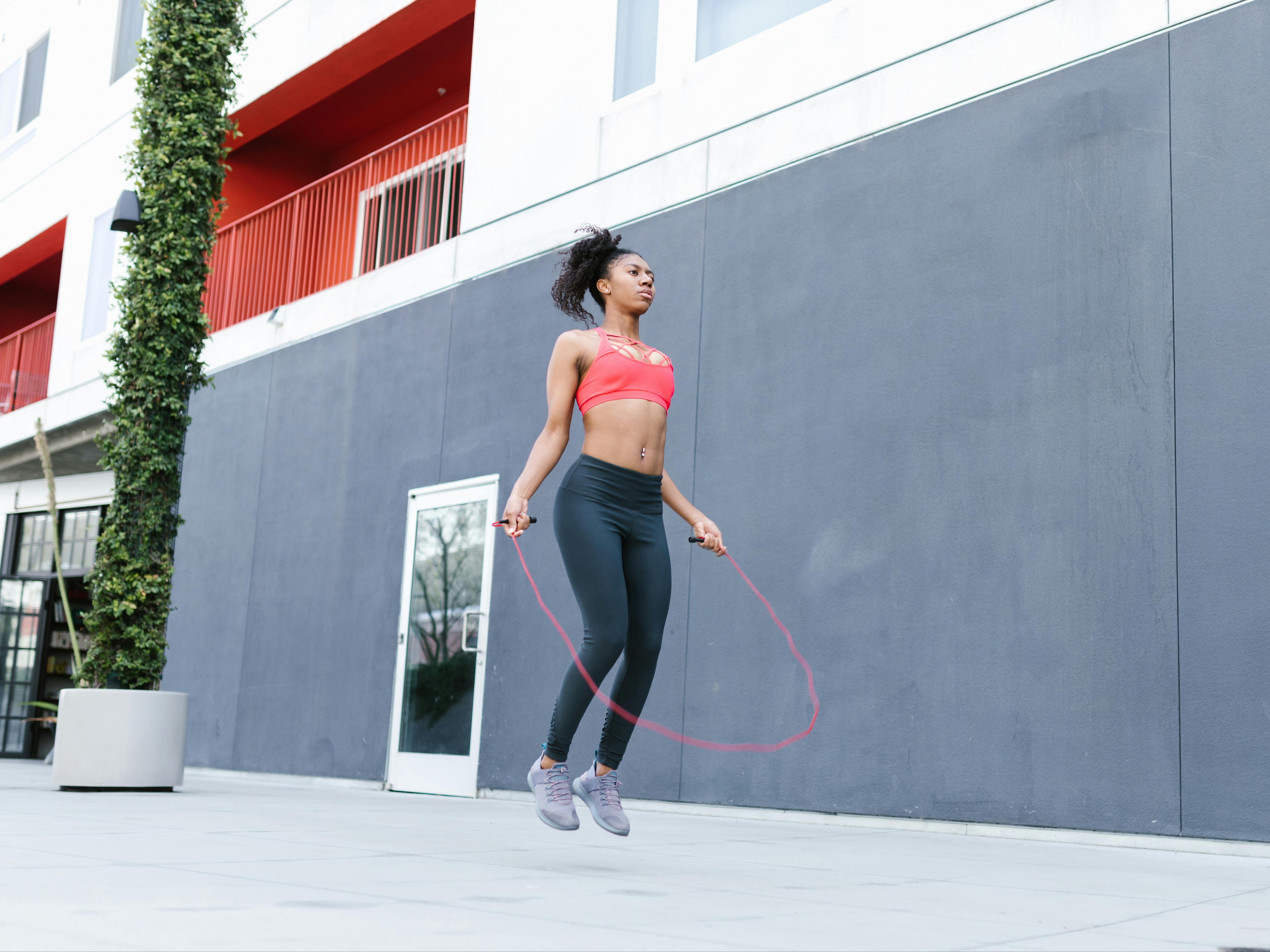 10 Menit Skipping Rope Setara Jogging 30 Menit? Ini Faktanya