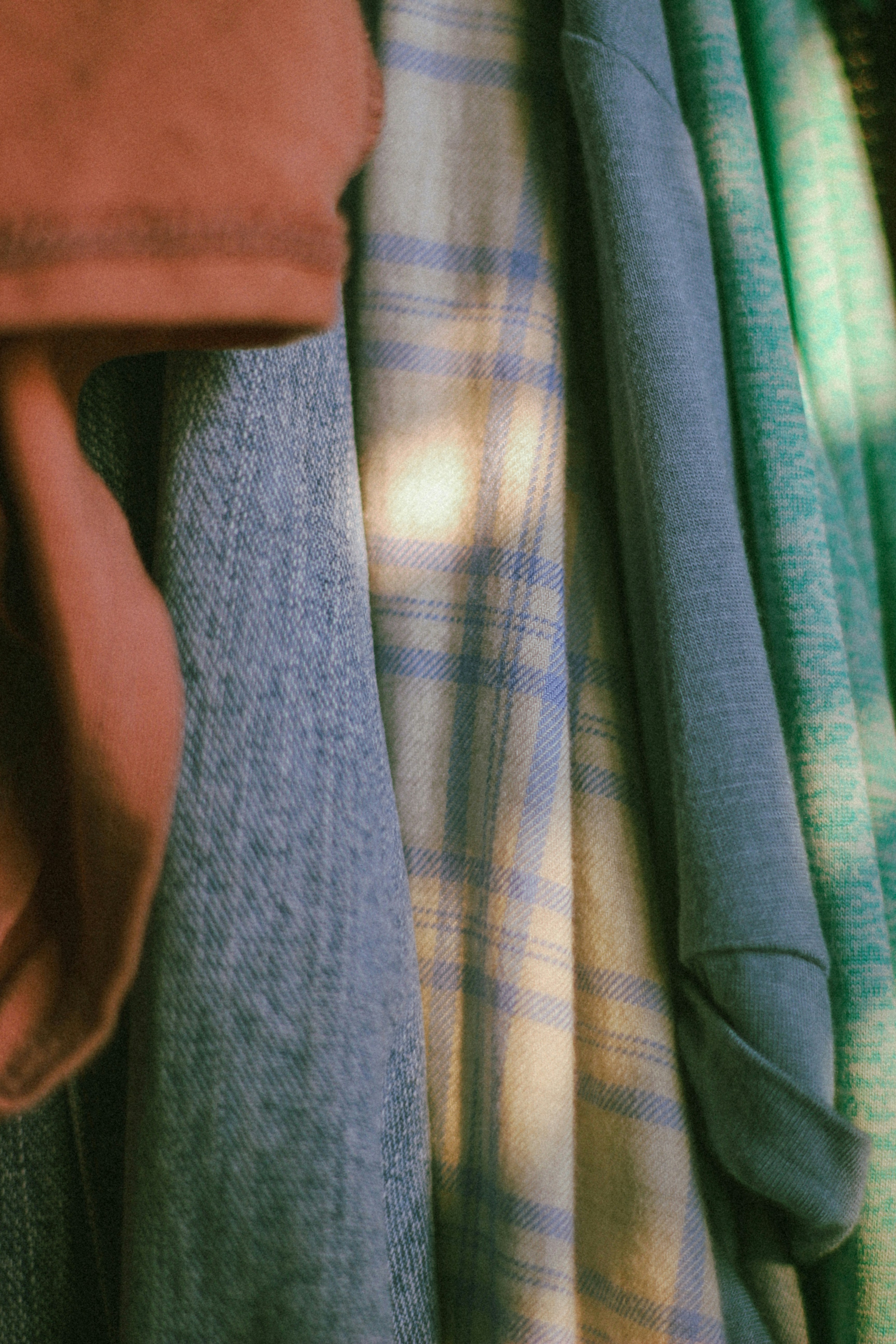 Nggak Cuma Hangat! Pahami Kenapa Flannel Asli Nggak Bikin Gerah dan Bisa Awet Bertahun-Tahun