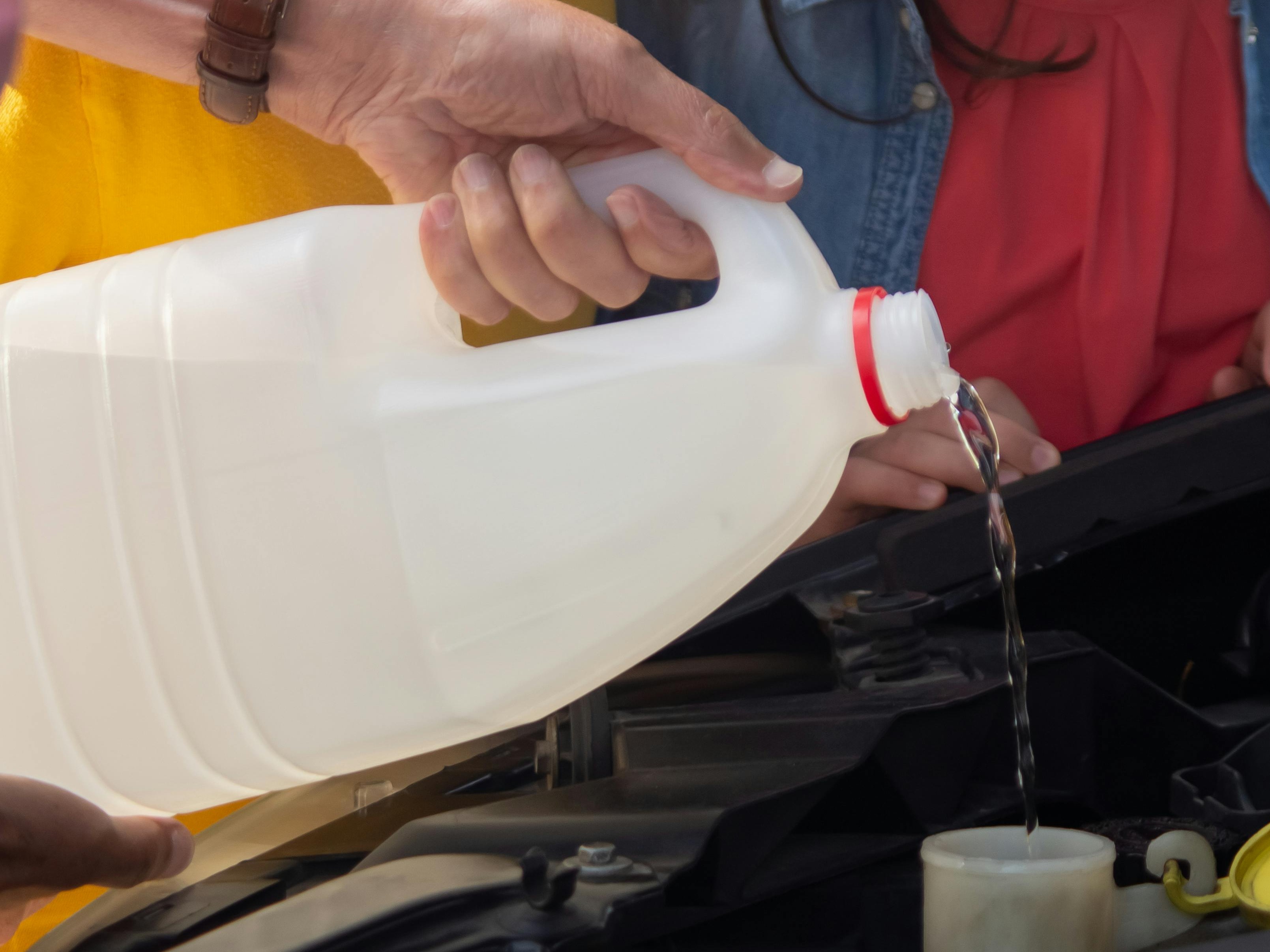 Coolant atau Air Biasa? Perbedaan, Resiko, dan Pilihan Tepat untuk Kendaraanmu