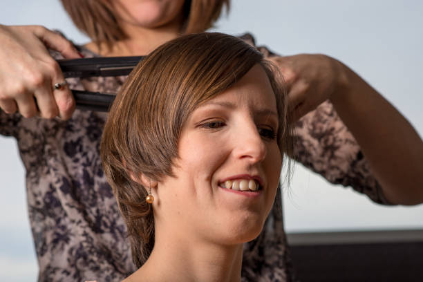 7 Tips Mencatok Rambut Pendek agar Terlihat Bervolume dan Natural
