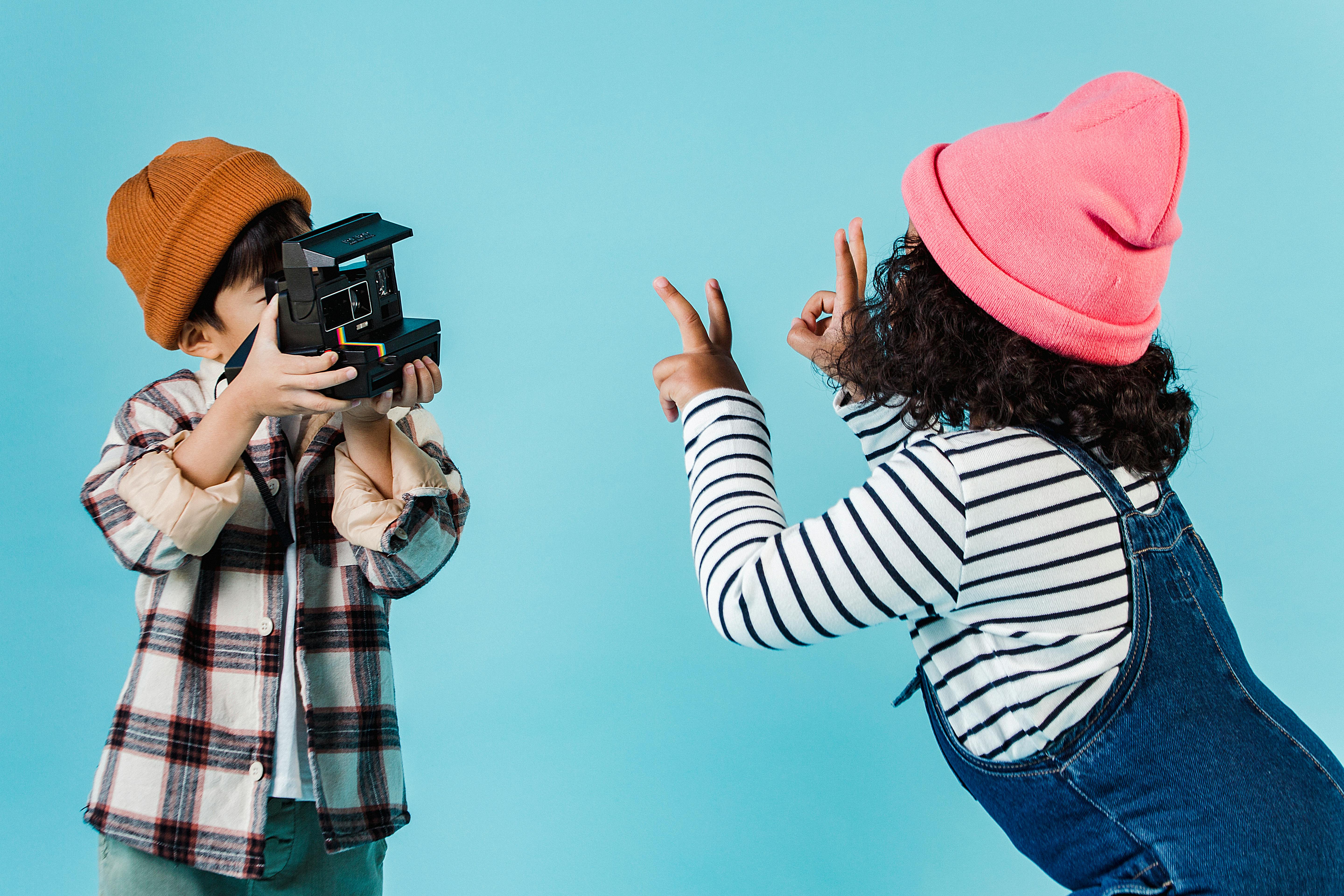 4 Jurus Rahasia Agar Foto Polaroid Instax Nggak Gelap atau Blur