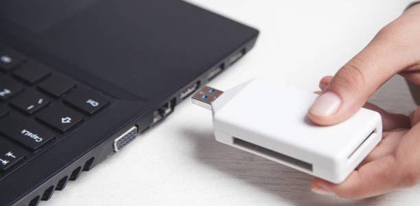 5 Alasan Menggunakan Card Reader Dibanding Transfer Kabel