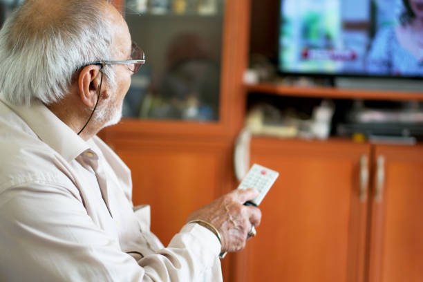 Kelebihan dan Kekurangan Digital TV Tanpa Internet untuk Orang Tua dan Anak