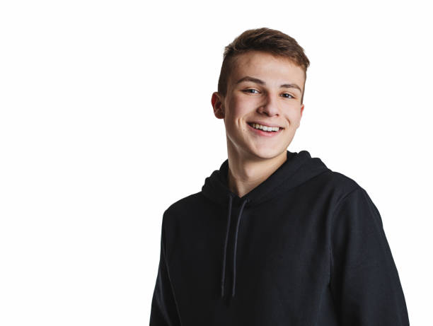 Hoodie Hitam, Outfit Serbaguna yang Selalu Bisa Diandalkan di Segala Cuaca
