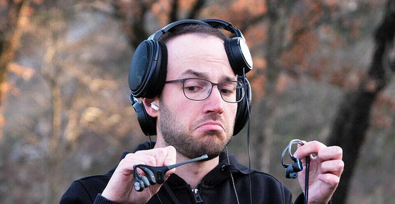 Berapa banyak orang yang suka mendengarkan musik dengan headphone? | Hati-hati, jangan memakai headp