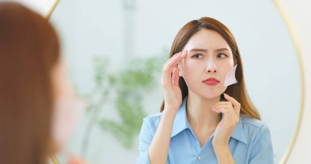 Kulit Wajahmu Berminyak? Coba Pakai Bedak Tabur Oil Control Ini