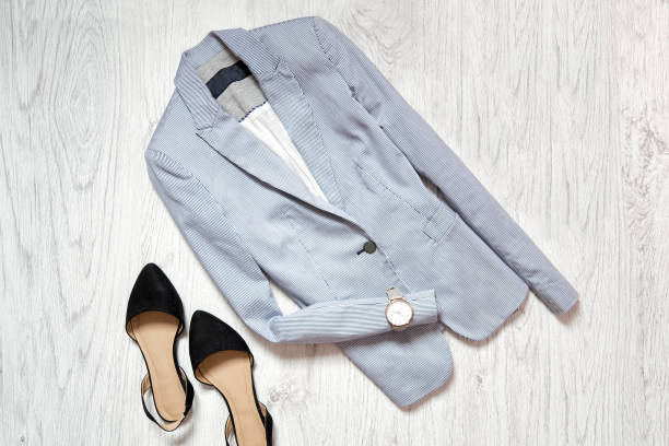 6 Ide Outfit Kantoran Wanita Pakai Flat Shoes yang Praktis dan Modis