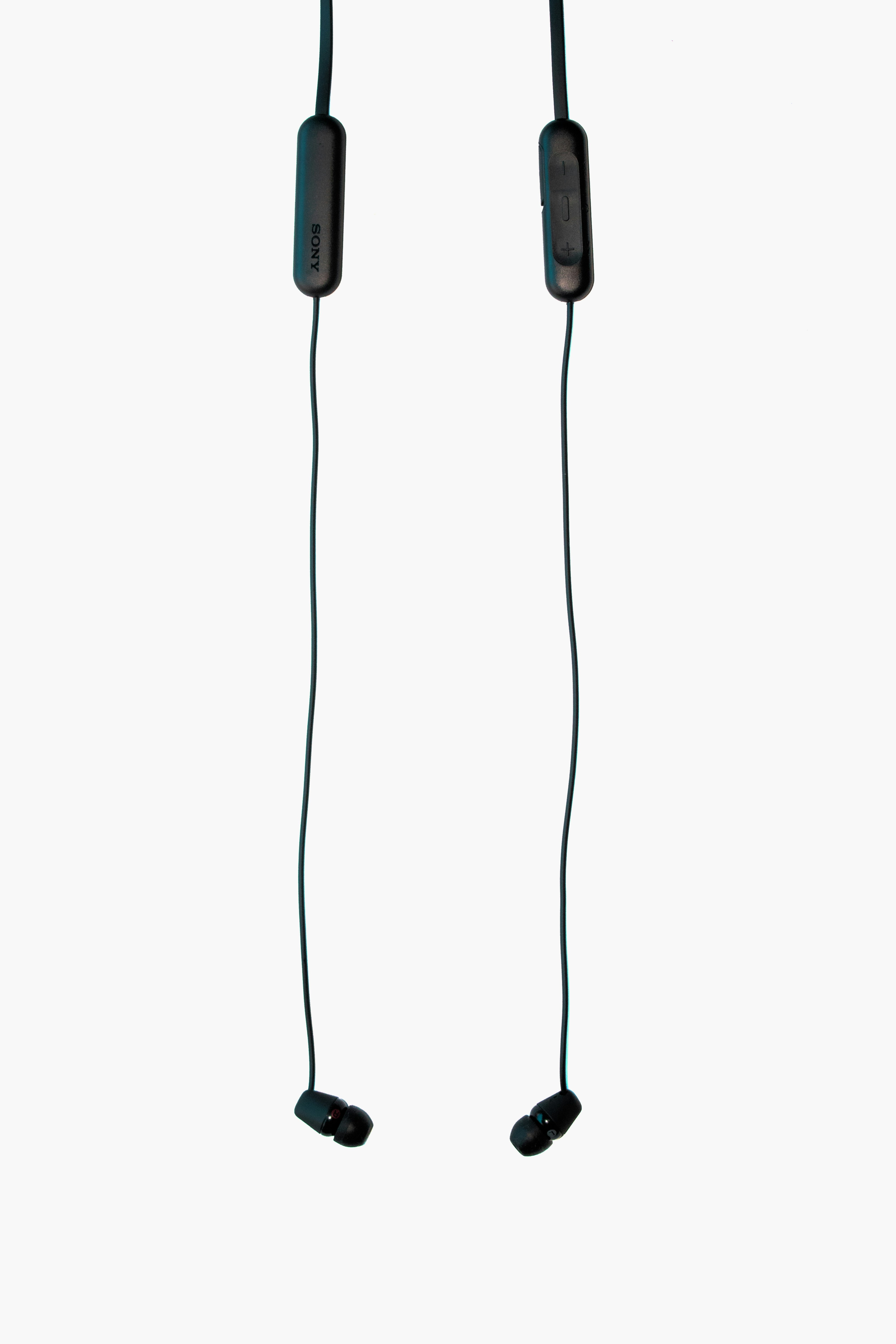 Masih Bingung? Intip Bedanya Headset Entry In-Ear dan In-Ear Biar Kamu Gak Salah Beli