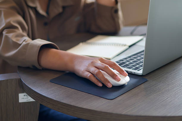 Baru Pertama Kali Punya Laptop? Ini 10 Aksesoris Penting yang Perlu Kamu Siapkan!