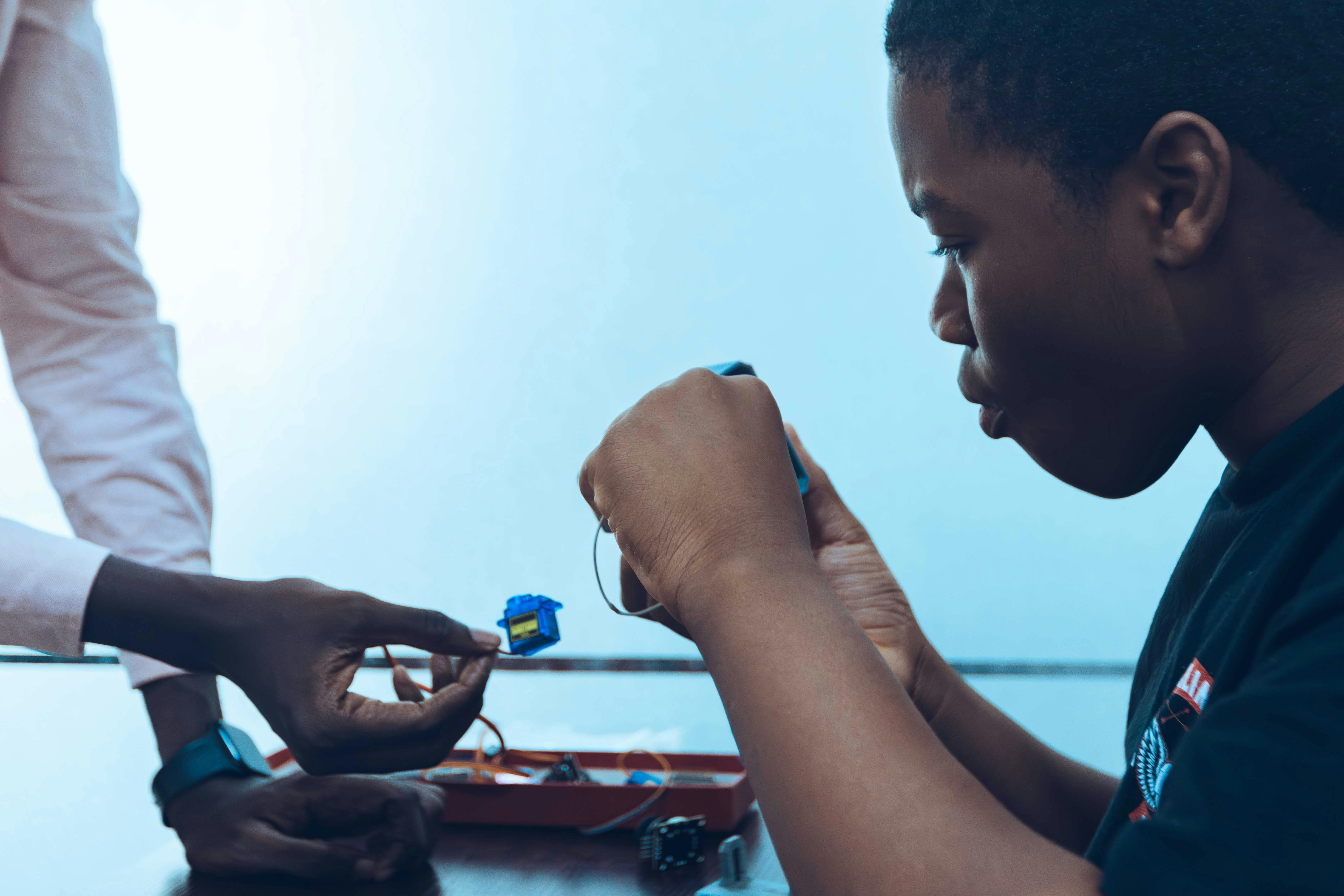 Bukan Cuma untuk Teknisi! Ini Rahasia Multimeter Digital Bikin Kamu Jadi Jagoan Perbaikan