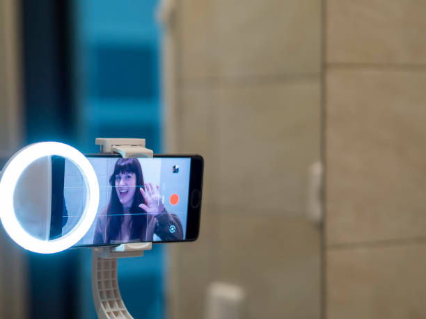 Wajah Terlihat Gelap Saat Video Call? Mini Ring Light Siap Jadi Solusi Praktis!