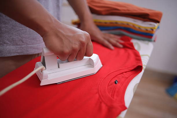 5 Trik Menyetrika Pakaian saat Liburan dengan Setrika Mini, Praktis Anti Ribet!