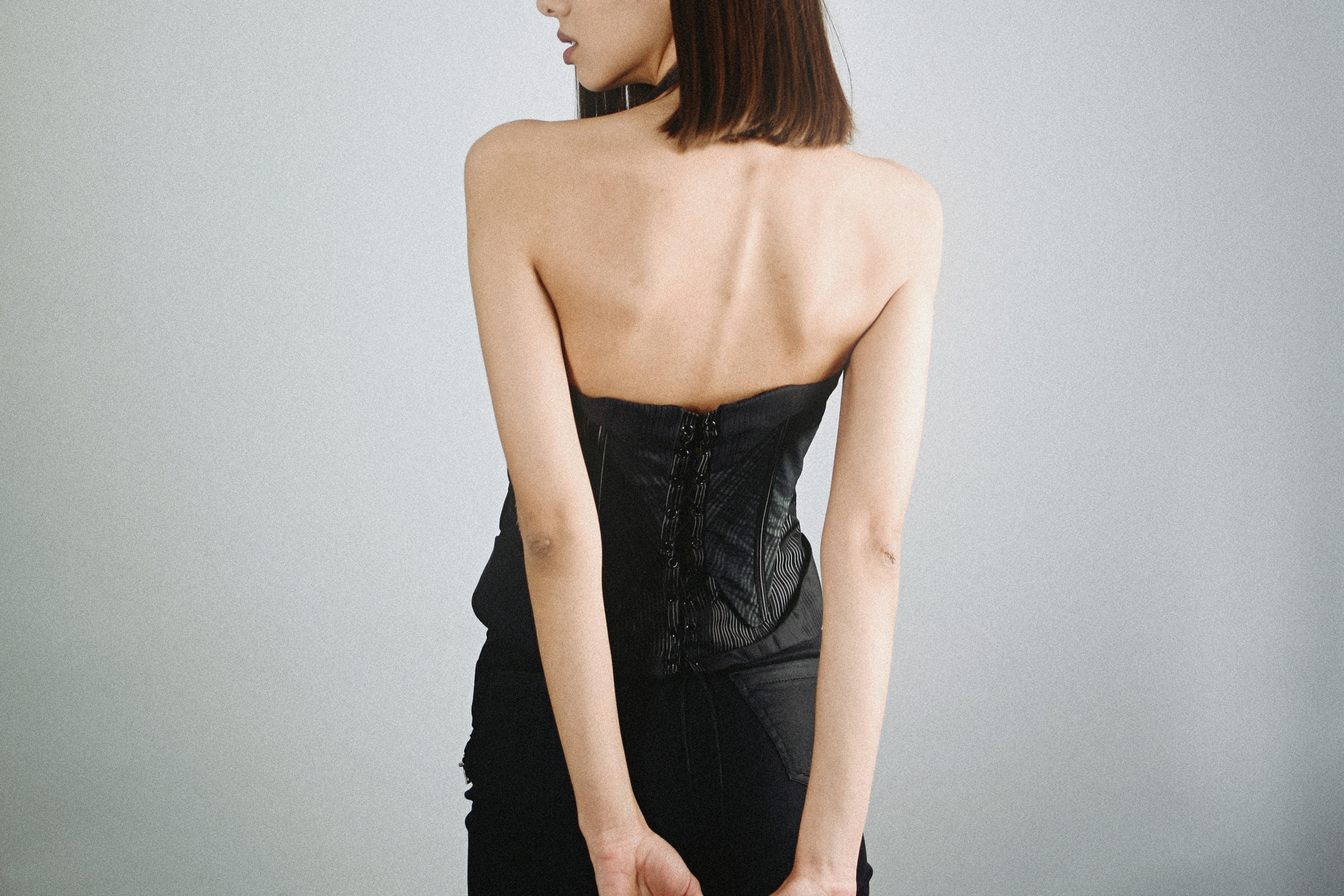 Pakai Dress Jadi Lebih PD? Coba Korset, Hasilnya Beda Banget!
