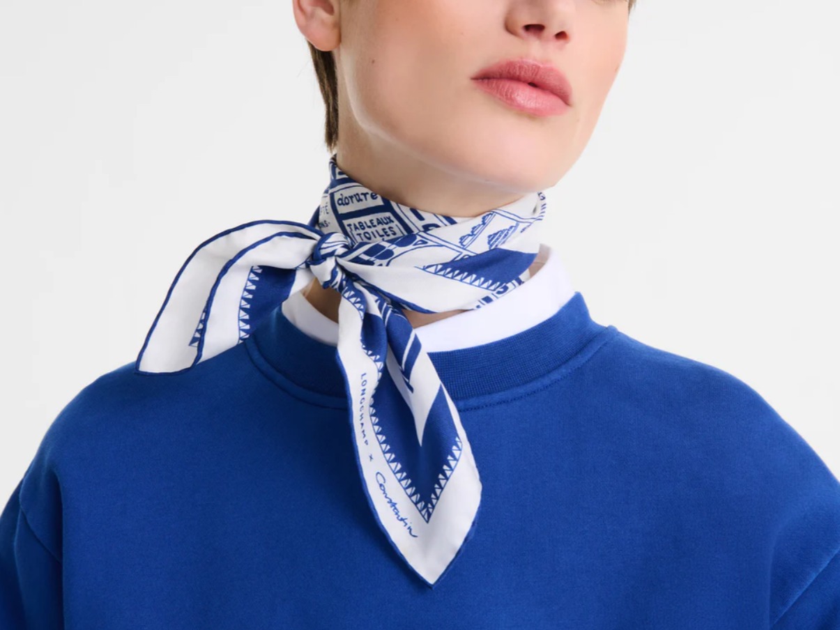 Level Up Fashion dengan Silk Scarf, Rahasia Tampil Chic & Stylish