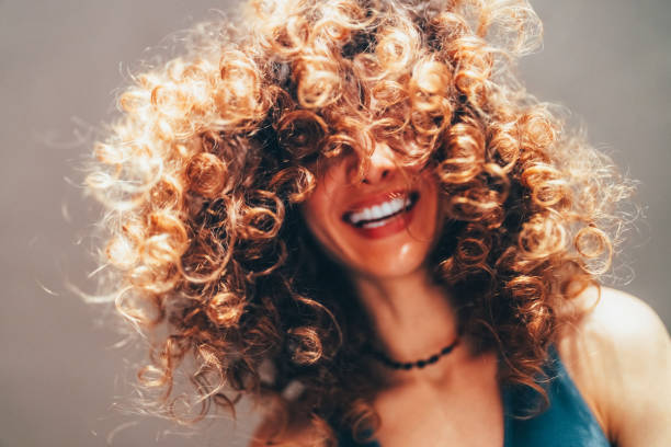 Inspirasi Rambut Keriting Natural ala Selebgram? Cukup Pakai Catokan di Rumah!