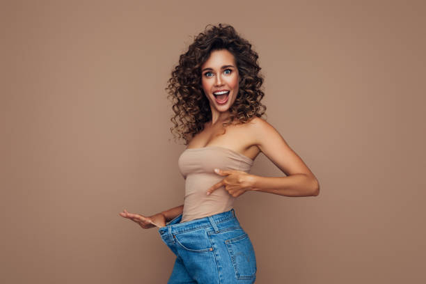7 Trik 'Ngakalin' Celana Jeans yang Kegedean, Simpel!