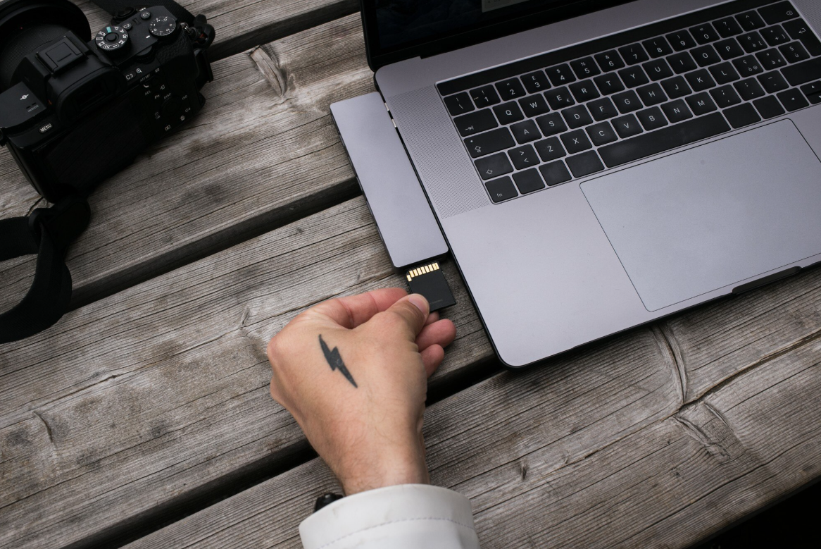 Biar Awet, Ikuti 5 Tips Menggunakan Card Reader di Laptop dan PC Ini!