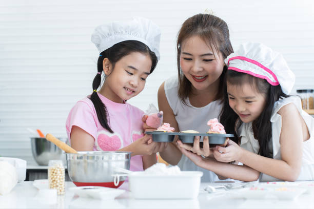 Cara Membangun Bonding Kuat antara Ibu dan Anak Sejak Dini