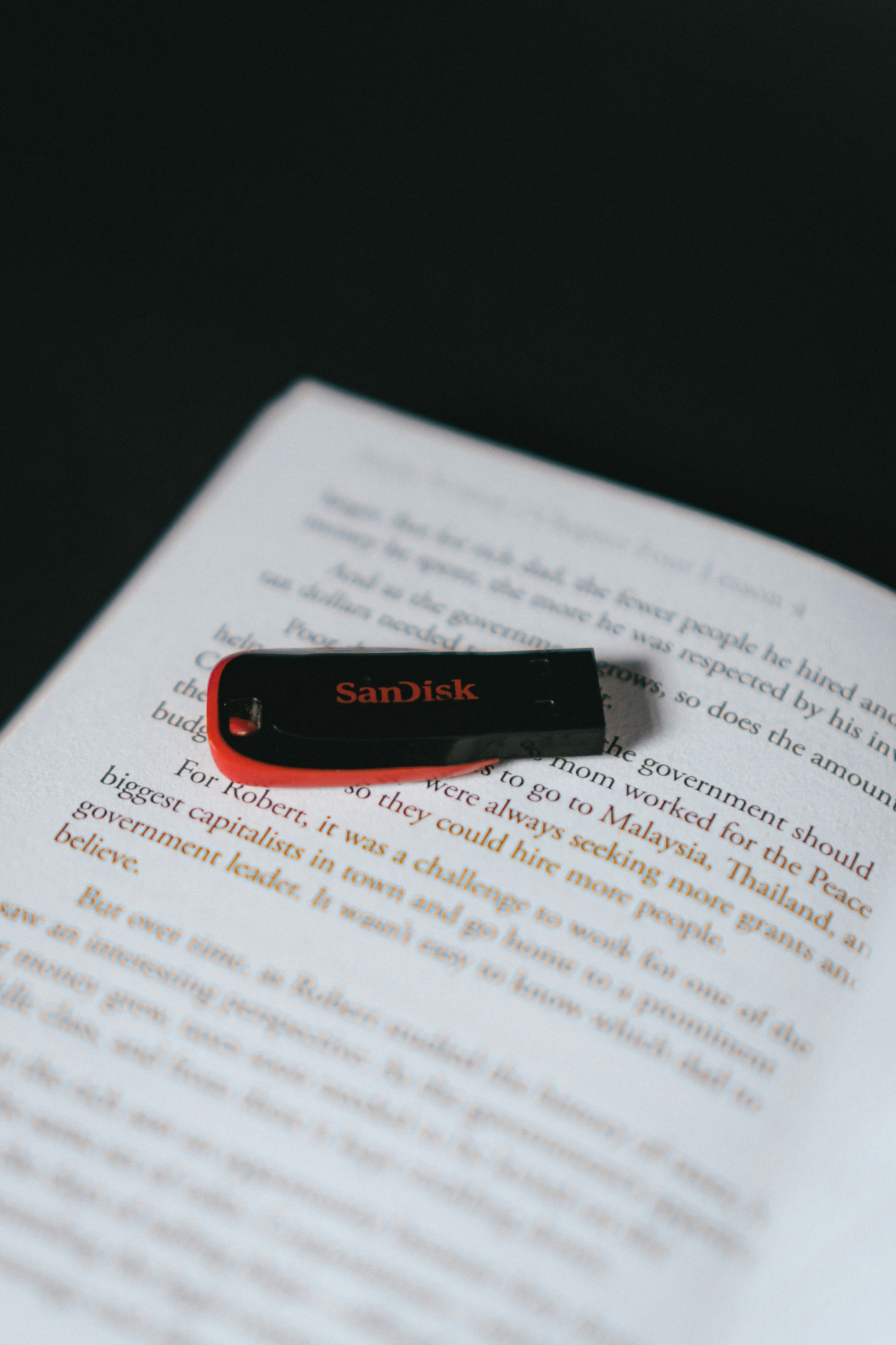 Flashdisk vs Cloud, Mana yang Lebih Worth It Buat Simpan Data Kamu?
