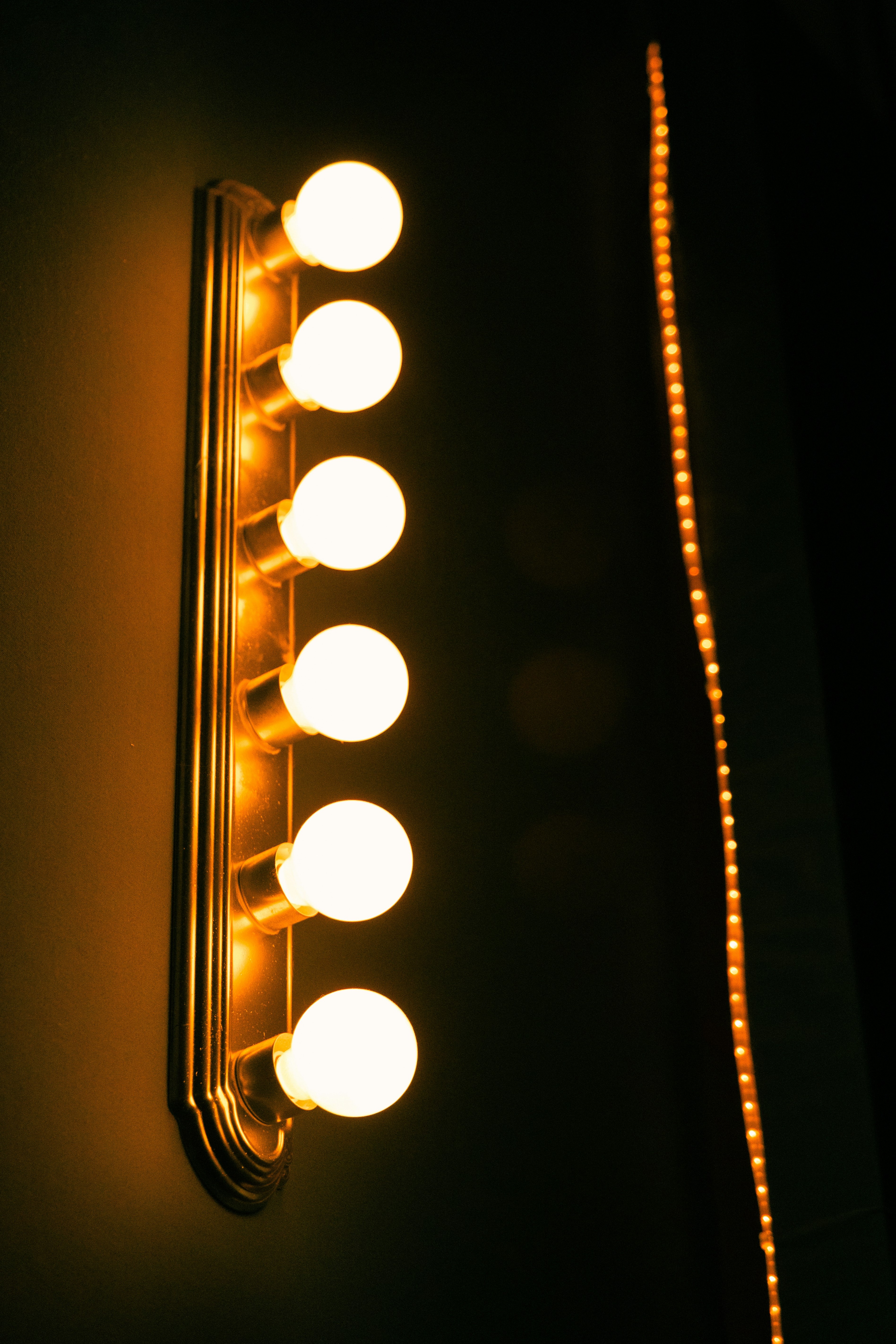 Tempat Terbaik Lampu Strip LED, Dari Dapur Hingga Gaming Room!