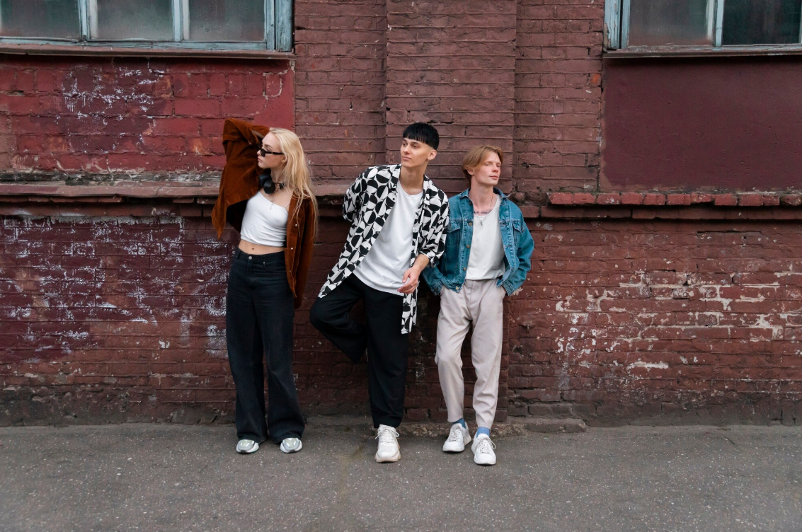 Street Style Outfit, Gaya Santai Anak Muda yang Selalu Kece