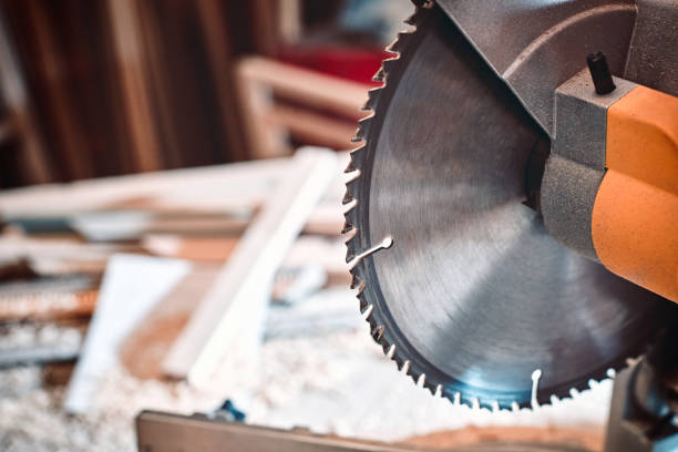 Baru Pertama Kali Pakai Circular Saw? Begini Cara Aman Menggunakannya untuk Pemula!