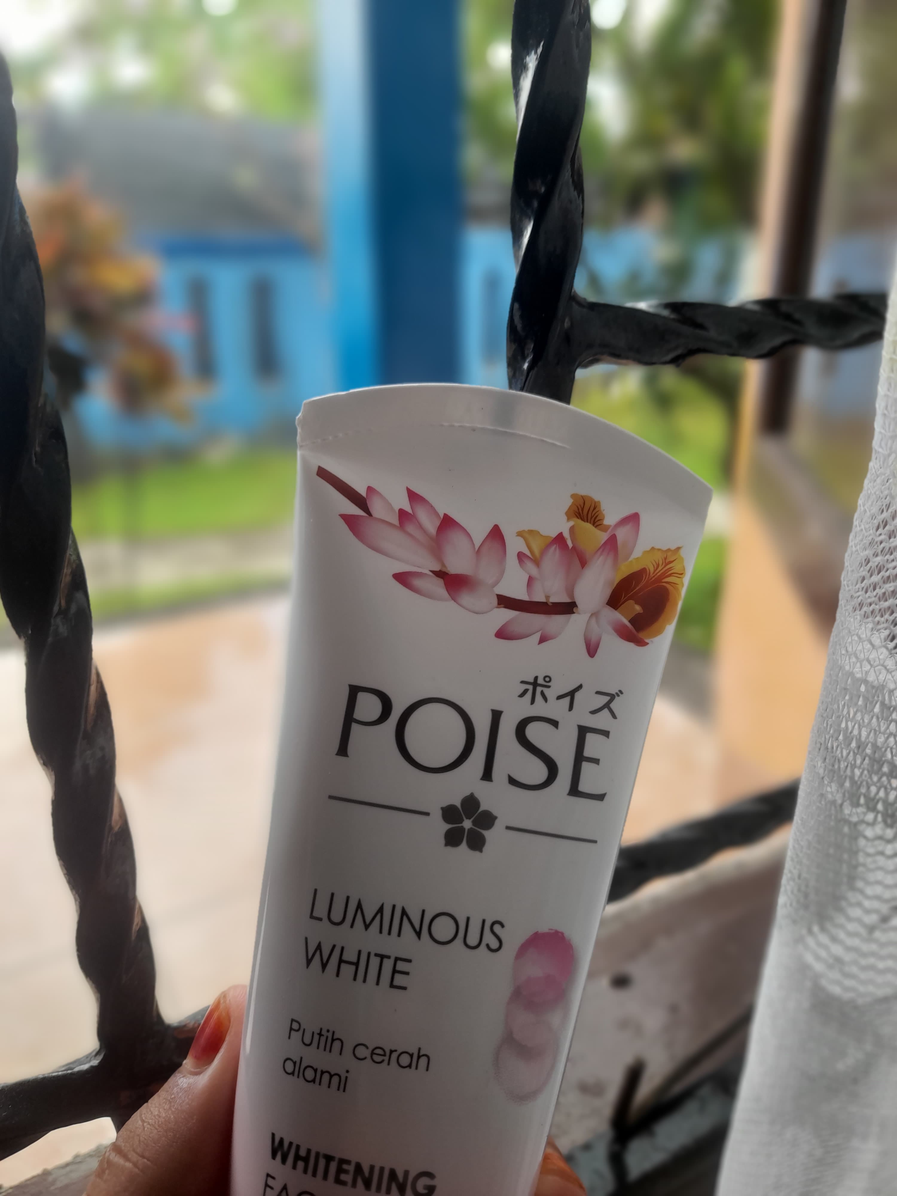 Review Facial Foam Poise Luminous White: Harga Terjangkau, Hasil Maksimal?