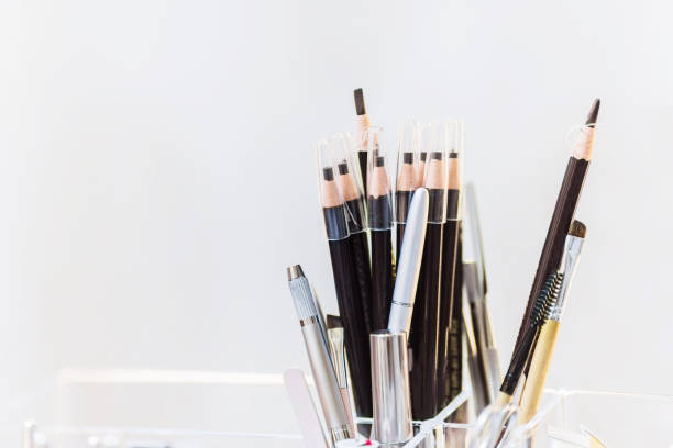 Bingung Cari Pensil Alis yang Cocok dengan Warna Rambut? Ini Cara Memilihnya Supaya Tetap On Point!